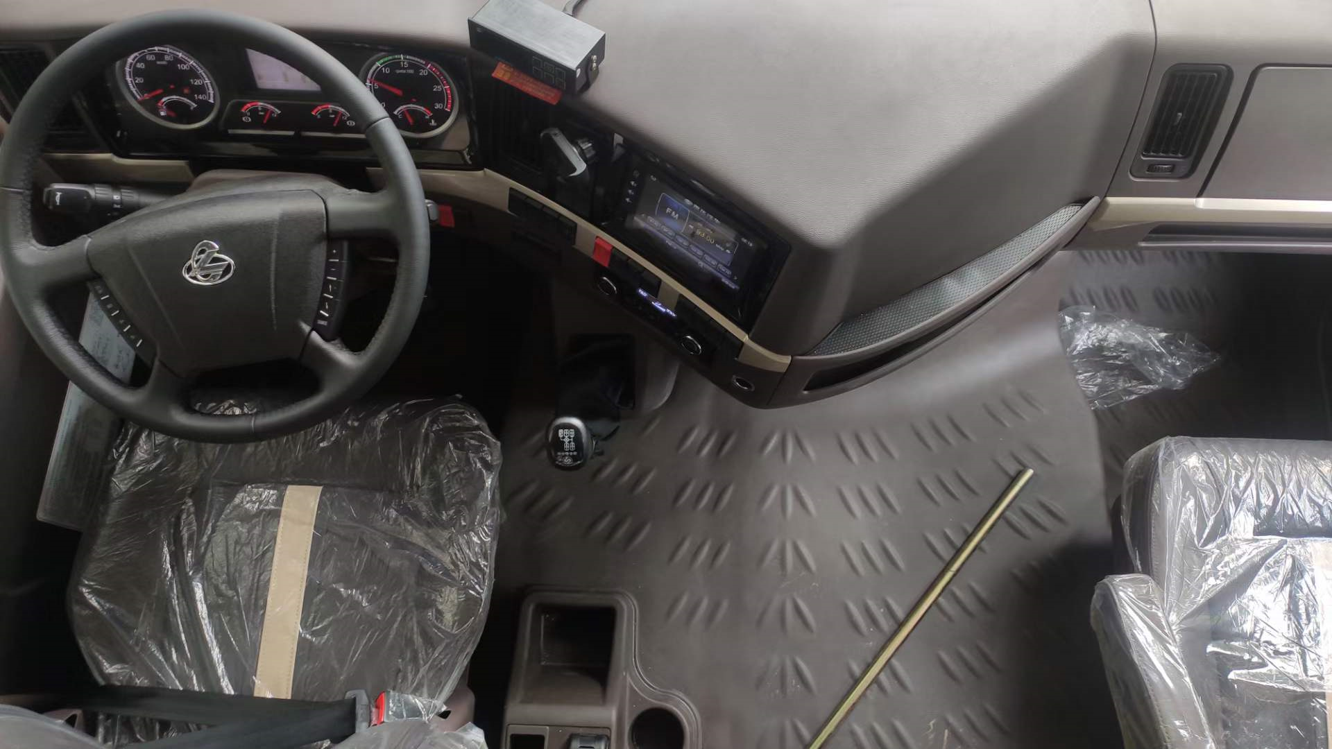 柳汽乘龙单桥H5冷藏车(高顶双卧豪华版)