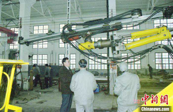 山河智能创始人何清华：向着太阳奔跑的筑梦人