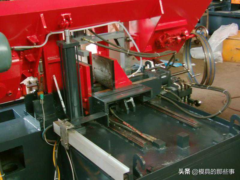 金属带锯床分类和特点