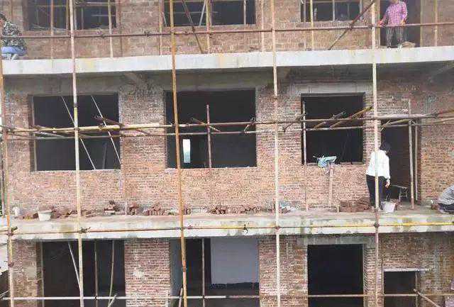 砖混结构最稳妥可以建几层，地基有什么要求？