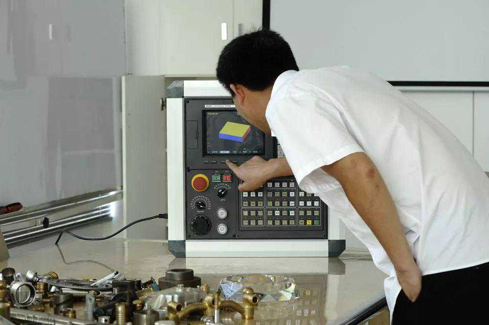 老师傅教你怎样修好数控机床