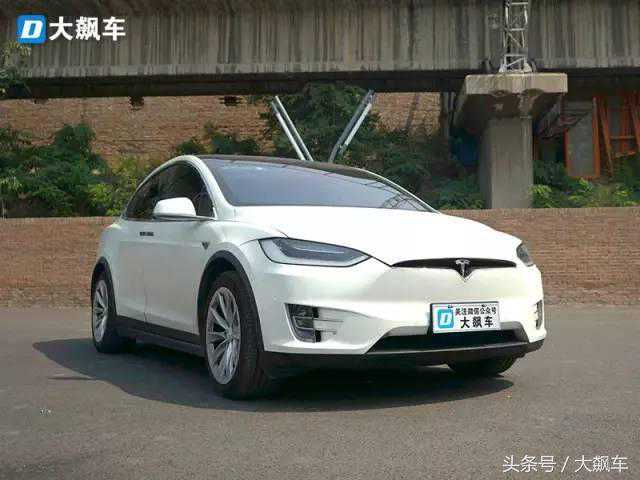 不要轻易坐特斯拉后座，也许会打不开