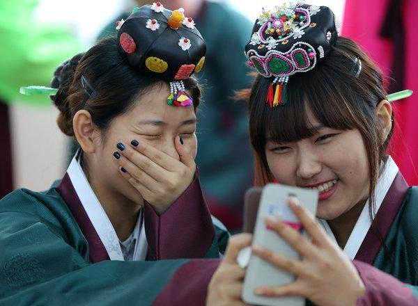 朝鲜用的是什么手机？朝鲜机皇"平壤2425"大揭秘！