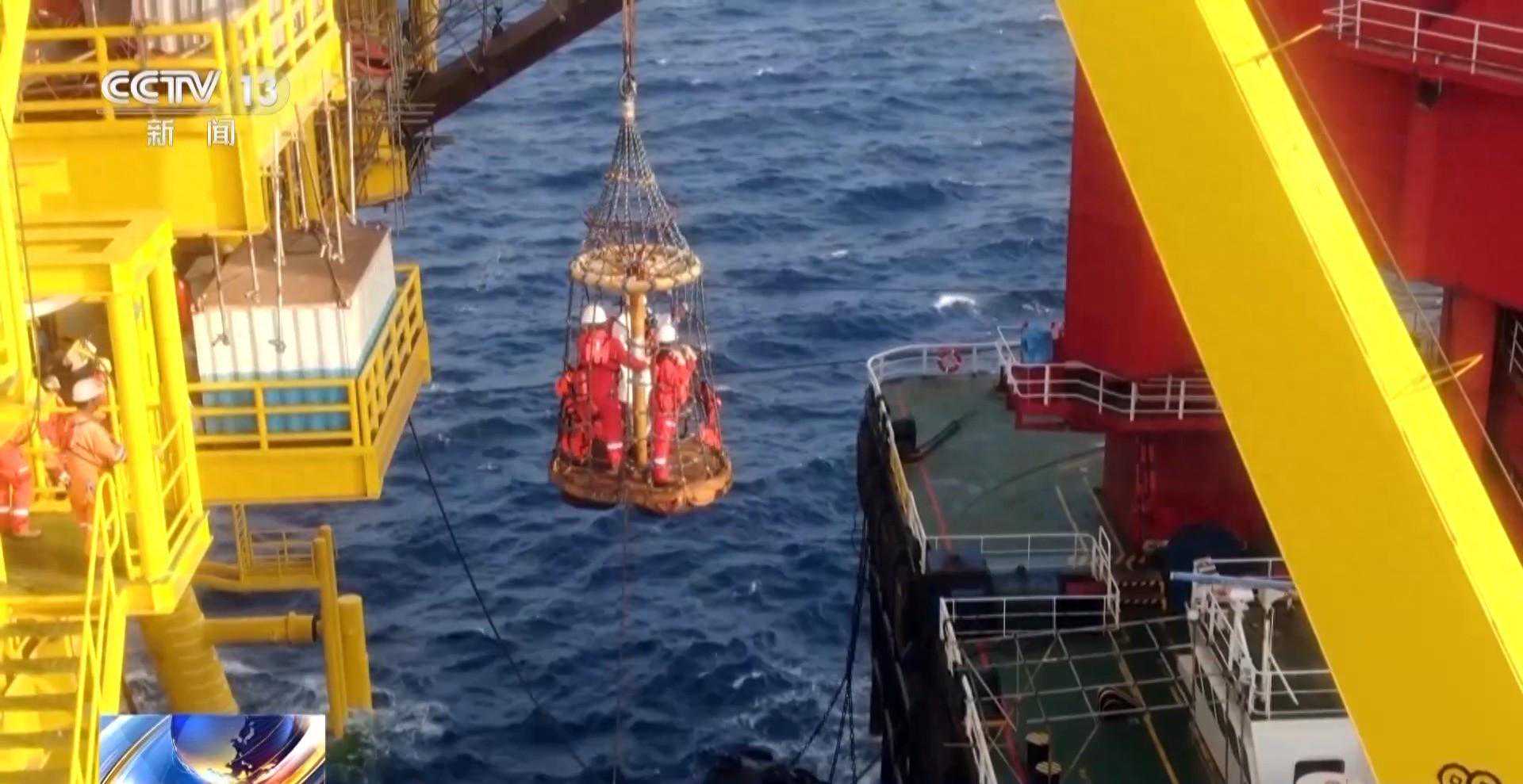 在方寸之地完成焊接作业 “深海一号”平台这样在海上“站稳脚跟”→