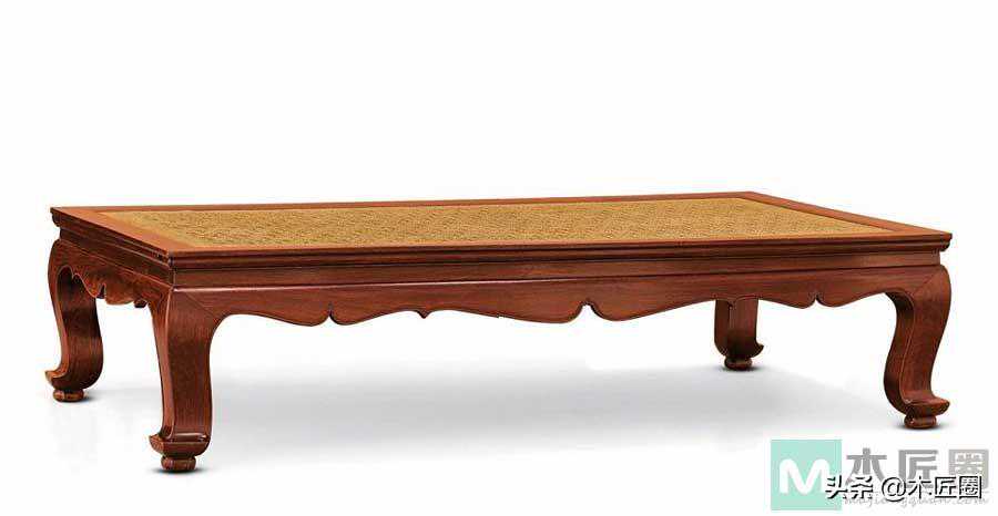 只有床身没任何装置的卧具曰“榻”，有时亦称“床”或“小床”