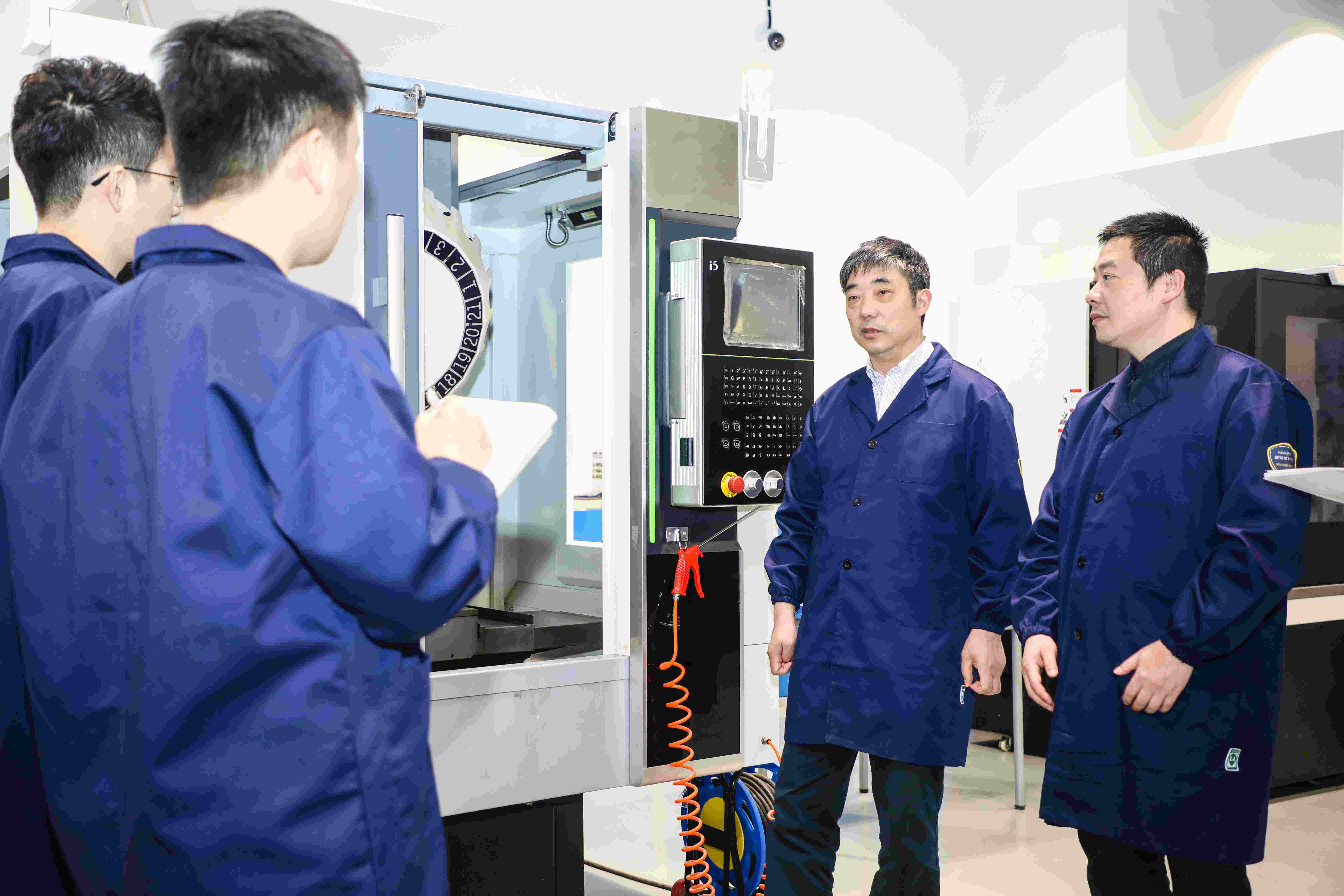 我国首台运动加速度达2G的高端数控机床亮相，上理工团队为航空行业“高精尖机床”贡献智慧