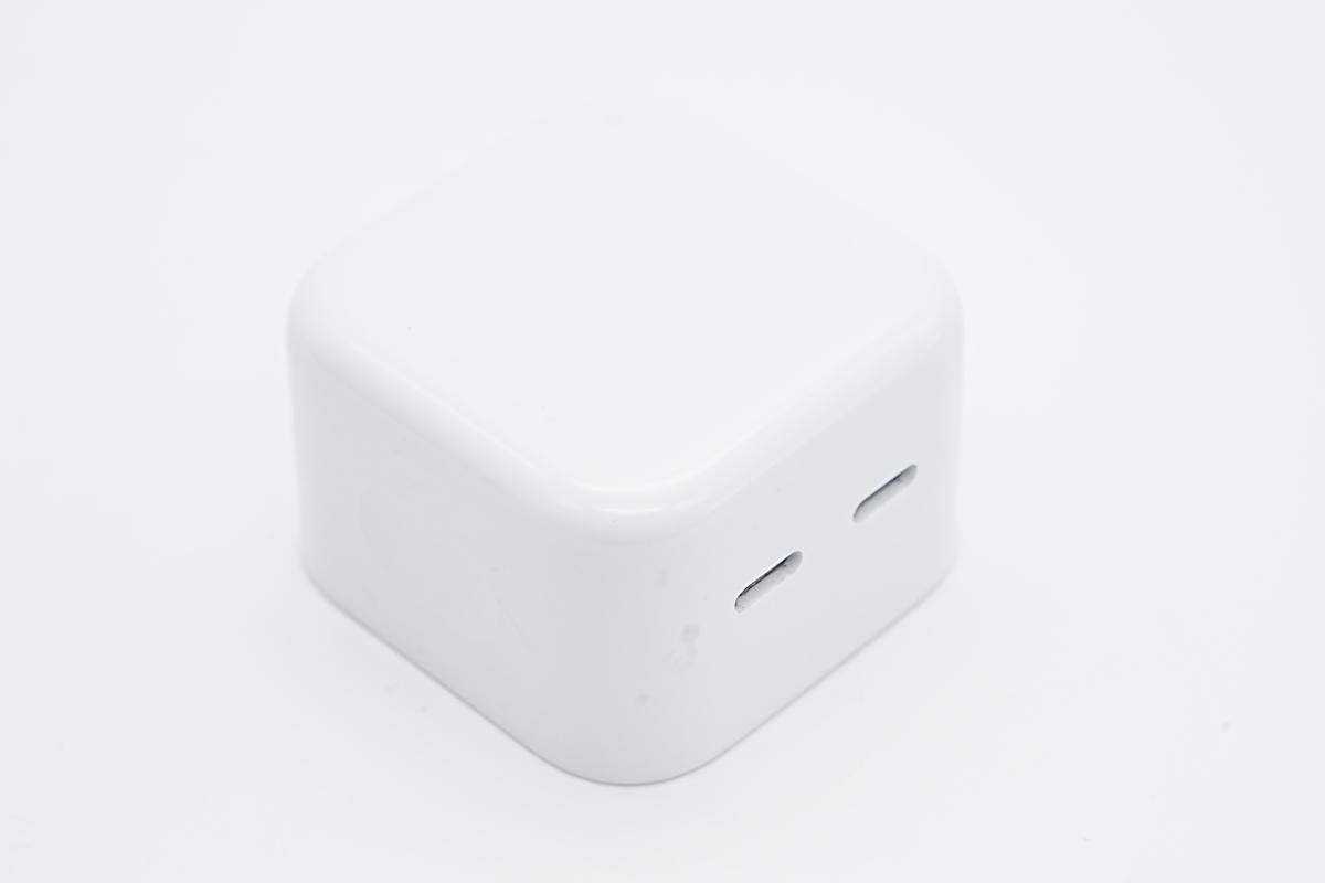 苹果35W快充相同设计，两iPhone 14同时快充，品创达35W充电器拆解