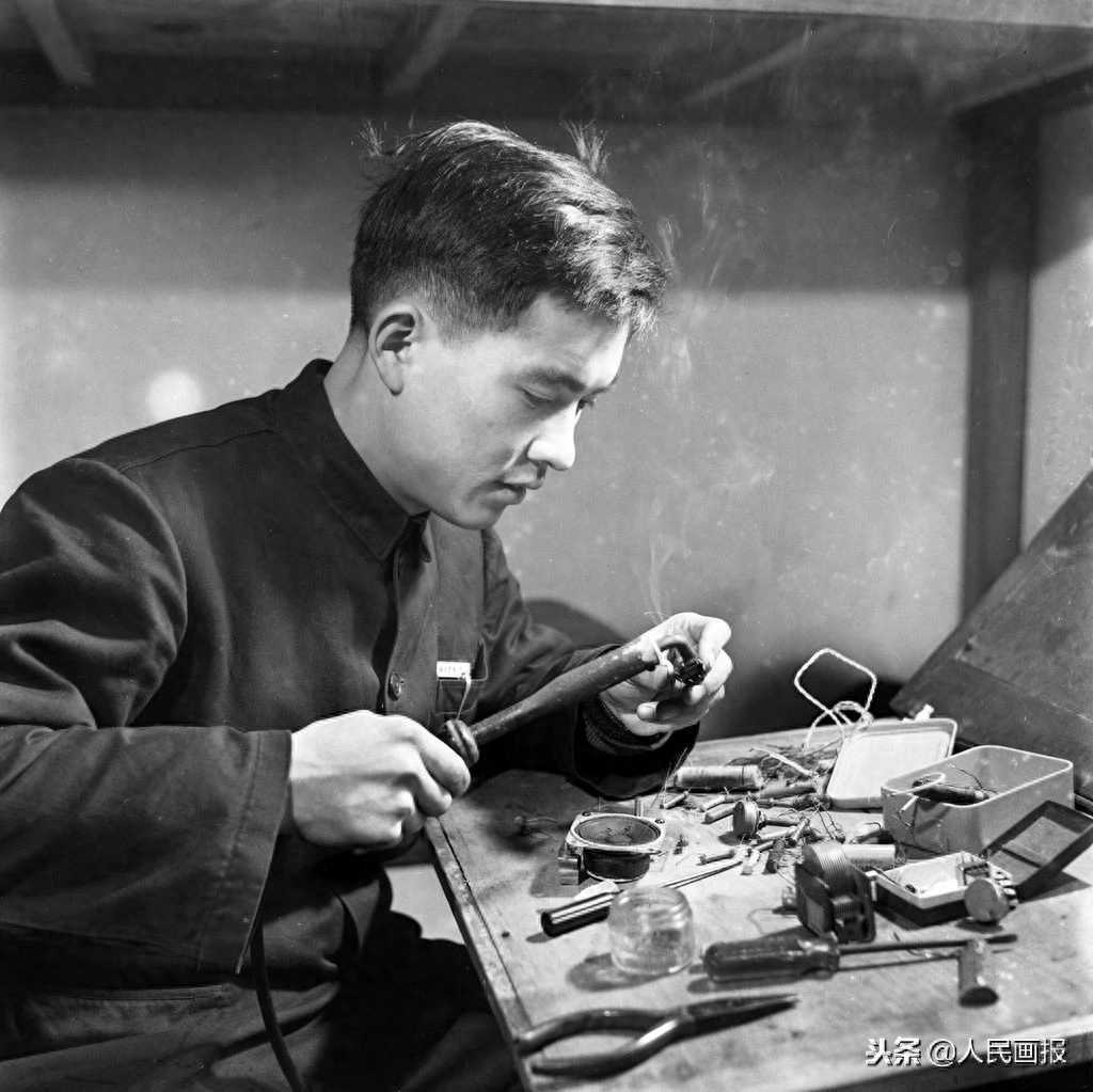 1964年，上海机床厂有从小学到大学的职工业余学校可供职工选择