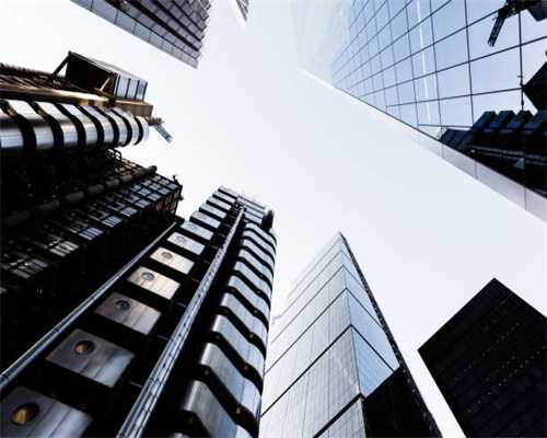 重达1300吨的机器，15吨模具，换模只需47秒，这样的技术哪里找？