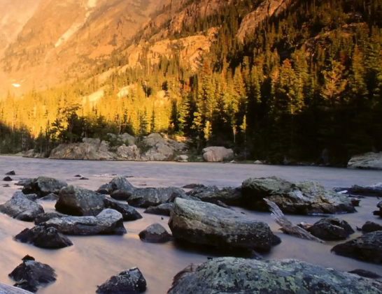 星空有约｜硬核浪漫！鹊桥二号在太空撑起一把“金色大伞”
